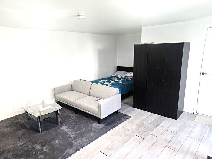 Detached House To Rent In South End Road, Rainham, Greater London, RM13