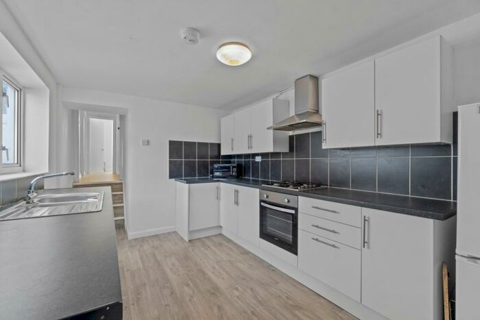 2 Bedroom Flat To Rent In Clifton Place, Plymouth, Devon, PL4