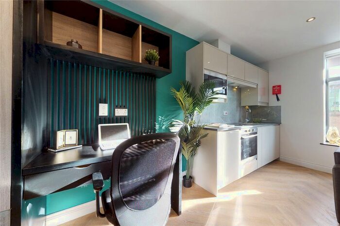 Studio To Rent In Apt, South Parade #, LS1