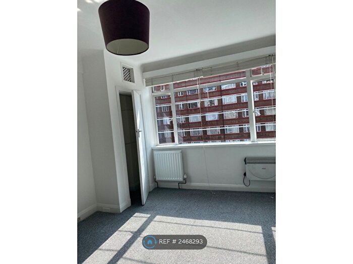 Studio To Rent In Du Cane Court, London, SW17
