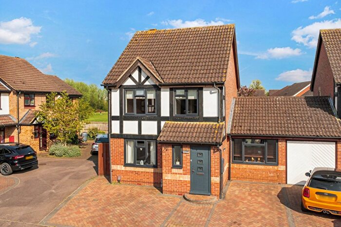 3 Bedroom Detached House For Sale In Webber Close, Shefford, SG17