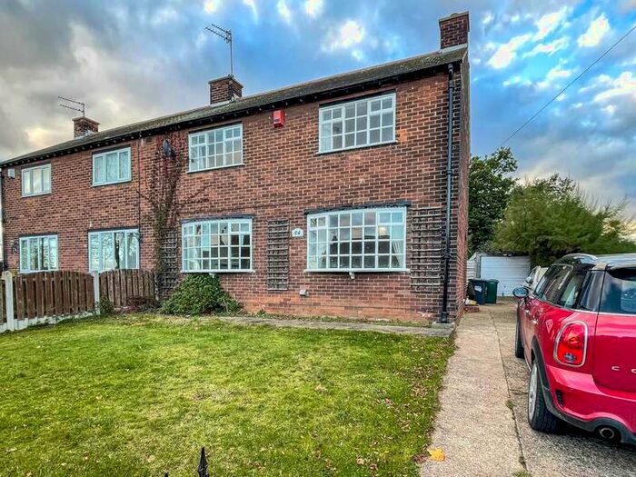 3 Bedroom Semi-Detached House To Rent In Stonehill Rise, Scawthorpe, , DN5