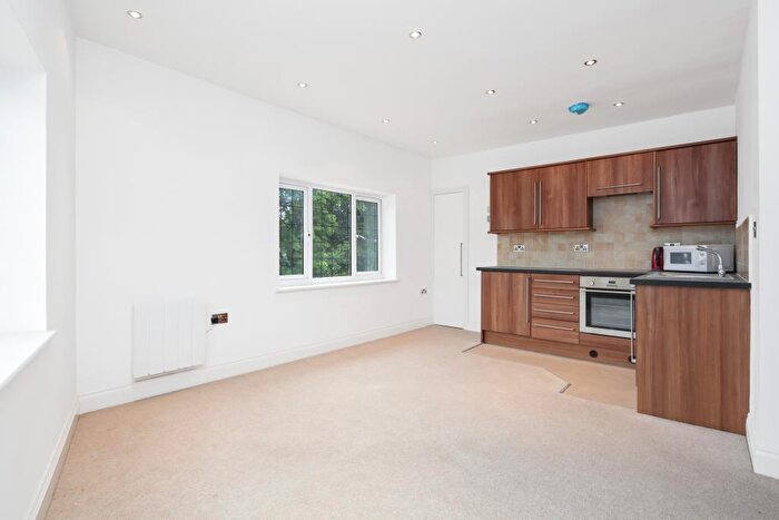 1 Bedroom Apartment To Rent In Rosemount Avenue, West Byfleet, Surrey, KT14