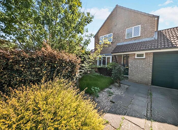 3 Bedroom Link Detached House For Sale In Templar Road Yate Bristol, BS37