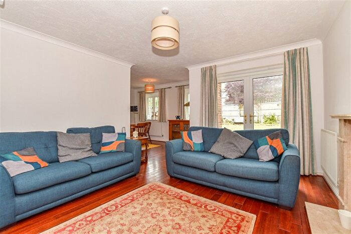3 Bedroom Link Detached House For Sale In Greenhill, Staplehurst, Kent, TN12