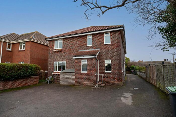 2 Bedroom Flat To Rent In Elm Grove, Hayling Island, PO11