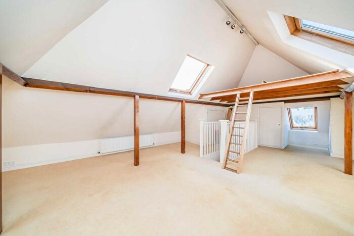 4 Bedroom Detached House For Sale In Park Road, Kingston Upon Thames, KT2 - Photo 8