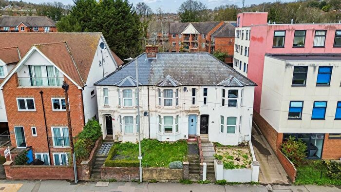 7 Bedroom Terraced House For Sale In London Road, High Wycombe, Buckinghamshire, HP11