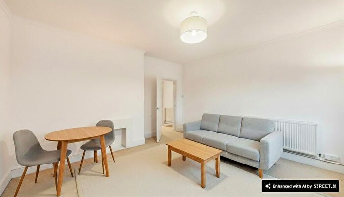 3 Bedroom Flat For Sale In Hortensia Road, Chelsea, SW10