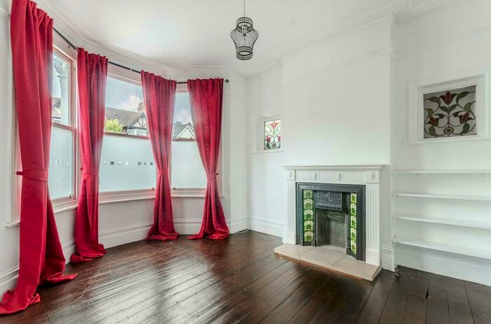 2 Bedroom Flat To Rent In Chisholm Road, East Croydon, Croydon, CR0