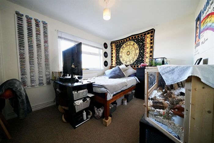 3 Bedroom Terraced House For Sale In Martinscroft Road, Portland, DT5