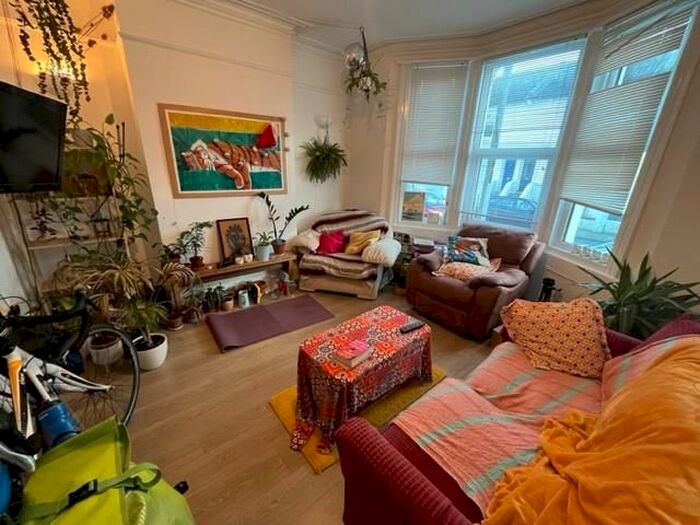 3 Bedroom Flat To Rent In Goldstone Road, Hove, BN3