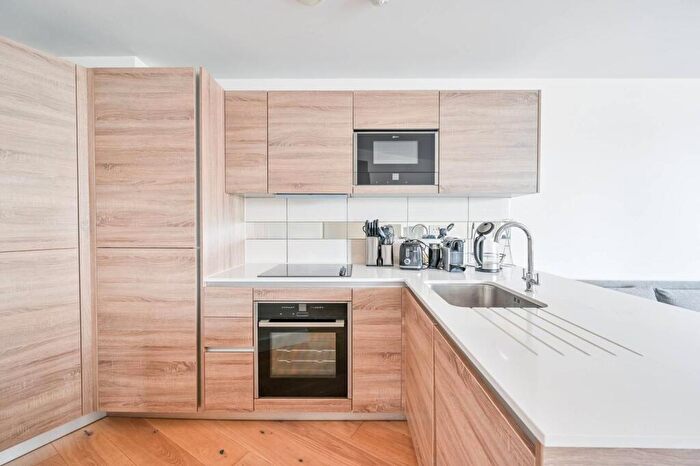 2 Bedroom Flat To Rent In Deveraux House, Duke Of Wellington Avenue, Woolwich, London, SE18