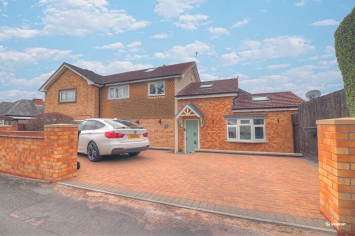 3 Bedroom Semi-Detached House For Sale In Nursery Road, Leicester, LE5