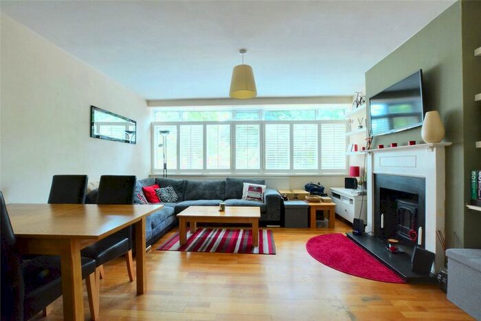 2 Bedroom Flat To Rent In Greenwich High Road, London, SE10