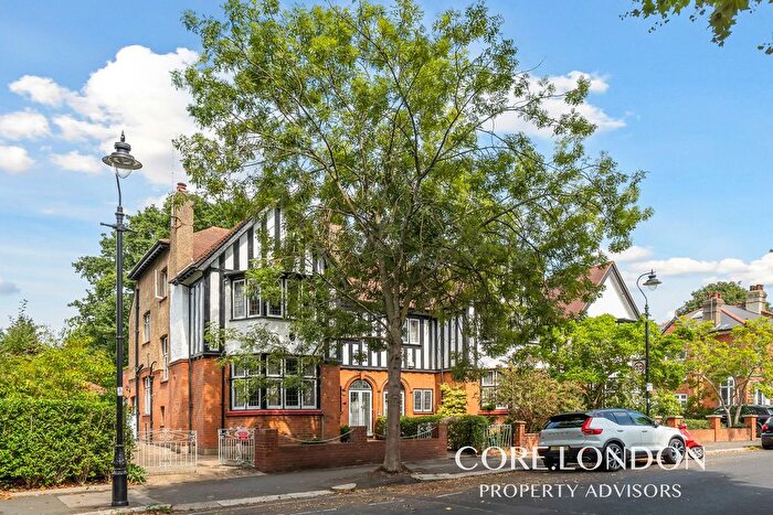 6 Bedroom Semi-detached House For Sale In Heathfield Road, London, W3