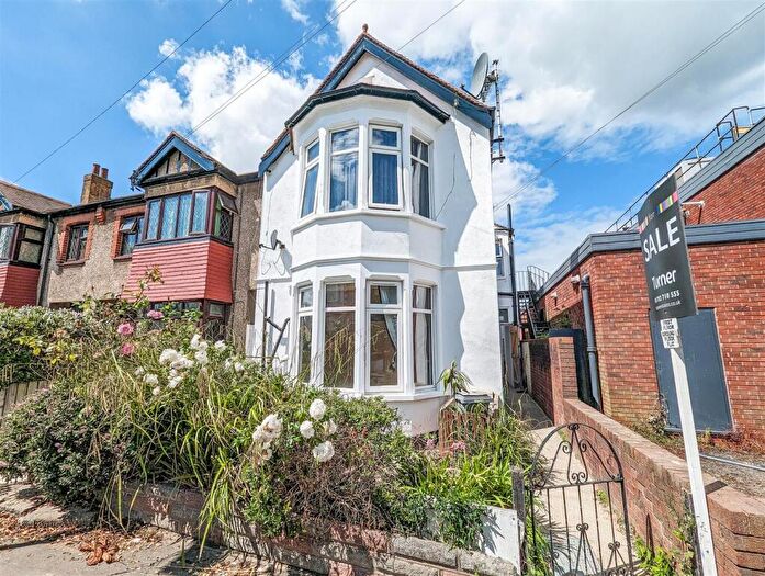 3 Bedroom Block Of Apartments For Sale In Leigham Court Drive, Leigh-On-Sea, SS9