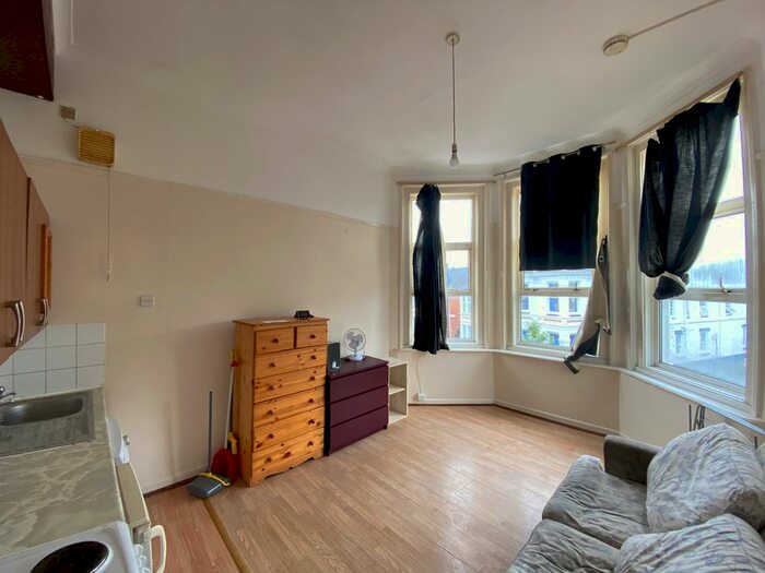 Studio To Rent In Denzil Avenue, Southampton, SO14