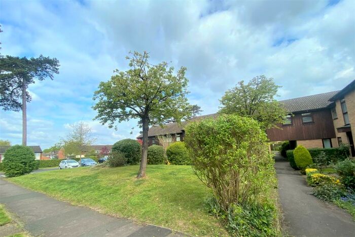 1 Bedroom Flat To Rent In Knaphill, GU21