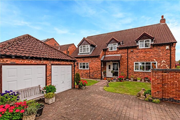 4 Bedroom Detached House For Sale In Yew Tree Close, Acaster Malbis, York, North Yorkshire, YO23