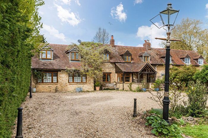 6 Bedroom Property For Sale In Whitecross, Abingdon, OX13