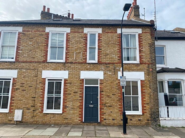 2 Bedroom Flat To Rent In Gilstead Road, London, SW6