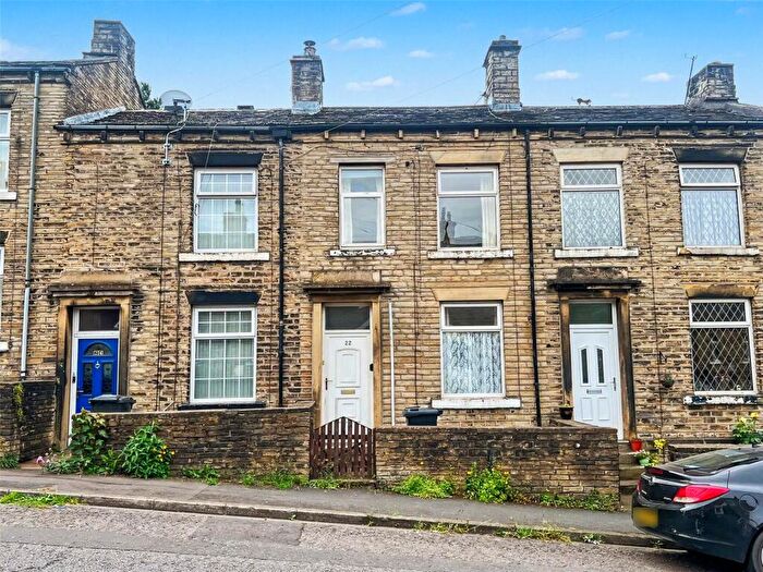 1 Bedroom Terraced House For Sale In Clifton Common, Brighouse, West Yorkshire, HD6