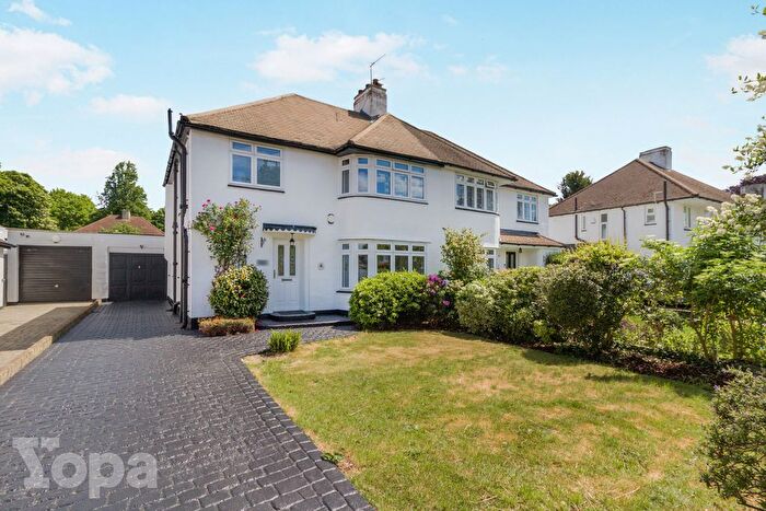 3 Bedroom Semi-Detached House For Sale In The Grove, Sidcup, DA14