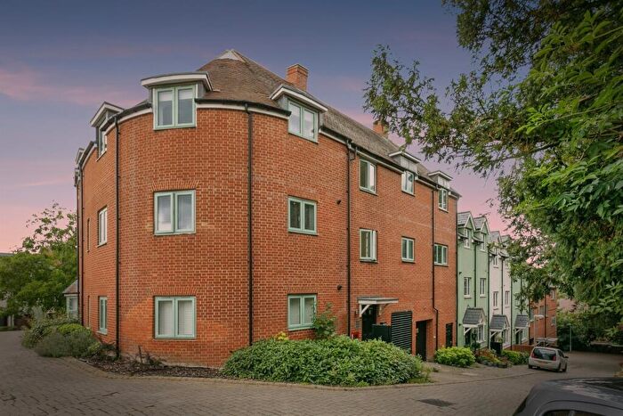 2 Bedroom Apartment To Rent In Summerhouse Hill, Buckingham, MK18