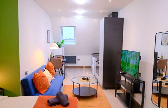 1 Bedroom Studio To Rent In Woodstock Rd, London, NW11