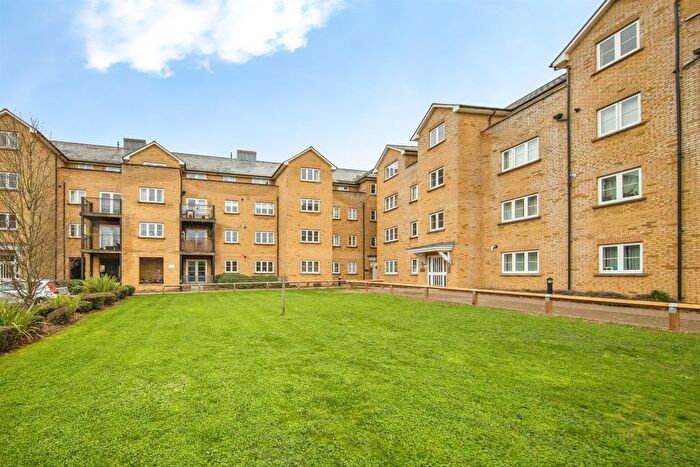 2 Bedroom Flat For Sale In Clarendon Way, Colchester, CO1
