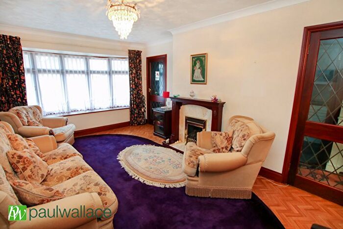 2 Bedroom Bungalow For Sale In Brandon Close, West Cheshunt, EN7
