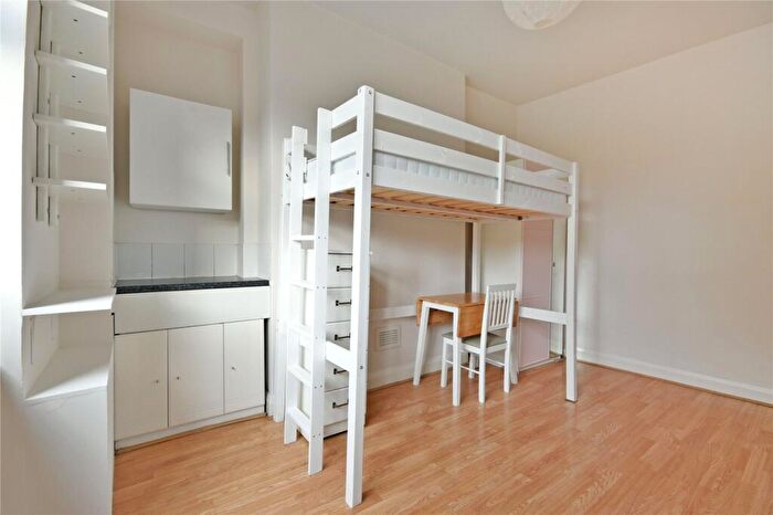 Studio To Rent In Upper Street, Islington, N1