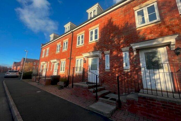 3 Bedroom Terraced House To Rent In Lynmouth Road, Swindon, SN2