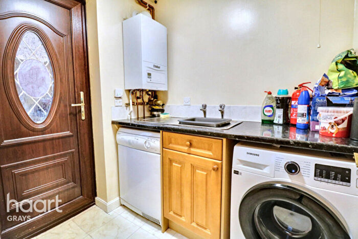 4 Bedroom Detached House For Sale In Triumph Close, Grays, RM16