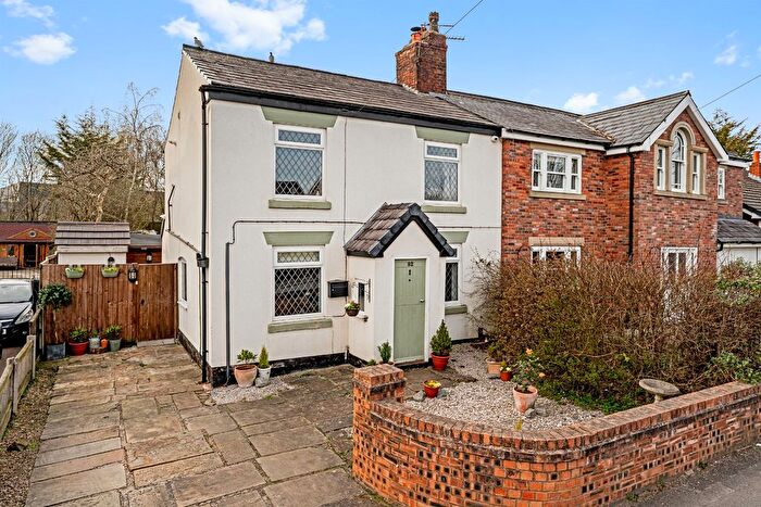2 Bedroom Semi-Detached House For Sale In Stone Cross Lane North, Lowton, Warrington, Lancashire, WA3