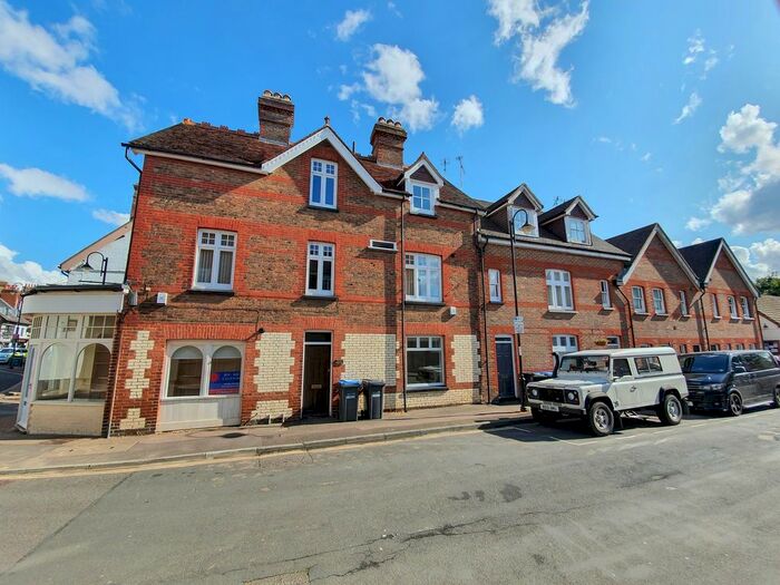 2 Bedroom Flat To Rent In High Street, East Grinstead, RH19