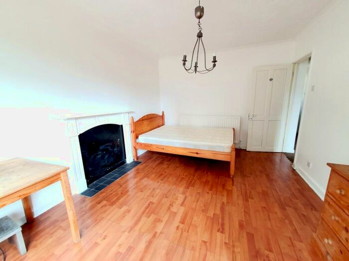 2 Bedroom Flat To Rent In East Road, Old St, N1
