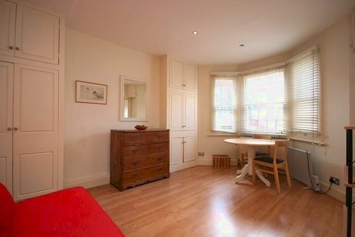 Studio To Rent In Anselm Road, London, SW6