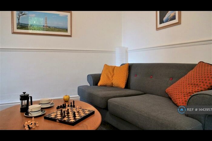 3 Bedroom Flat To Rent In Stockport Road, Manchester, M19