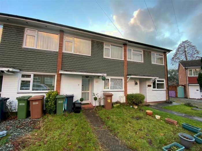 Houses for sale & to rent in RH1 6BH, Shrewsbury Road,,Reigate Central