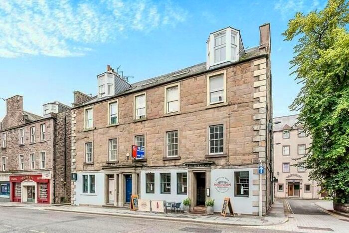 2 Bedroom Flat To Rent In Tay Square, Dundee, DD1