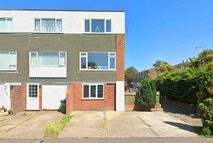 3 Bedroom Town House To Rent In Cherry Croft, Wick, Littlehampton, BN17