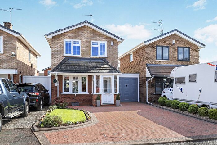 3 Bedroom Link Detached House For Sale In Ashwells Grove, Pendeford, Wolverhampton, WV9