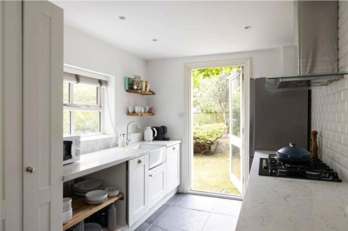 2 Bedroom Apartment To Rent In Fernshaw Road, London, SW10