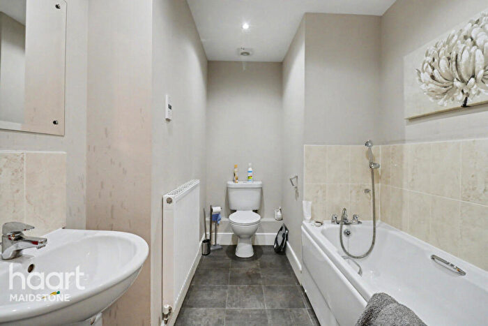 2 Bedroom Apartment For Sale In Hart Street, Maidstone, ME16