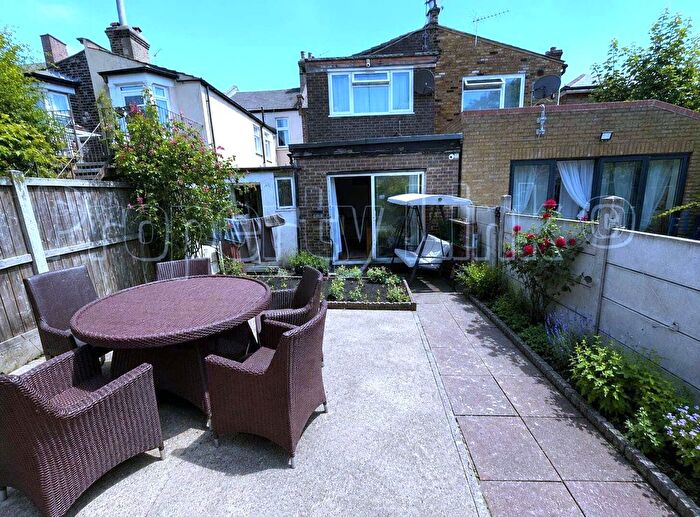 2 Bedroom Flat To Rent In Forest Drive, London, E12