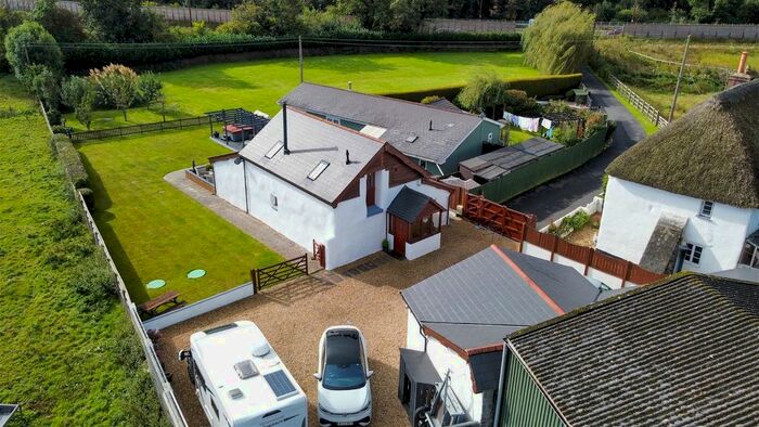 3 Bedroom Barn Conversion For Sale In Bovey Road, Newton Abbot, TQ12