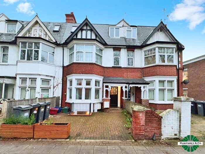 2 Bedroom Flat To Rent In Boston Manor Road, Brentford, TW8