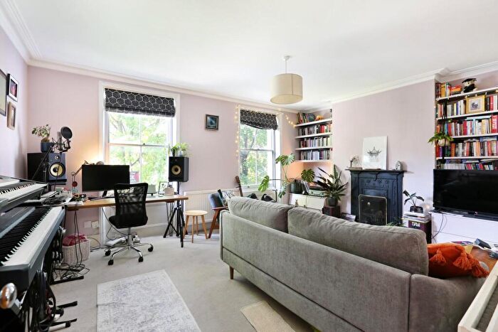 2 Bedroom Flat For Sale In Eastlake Road, London, SE5